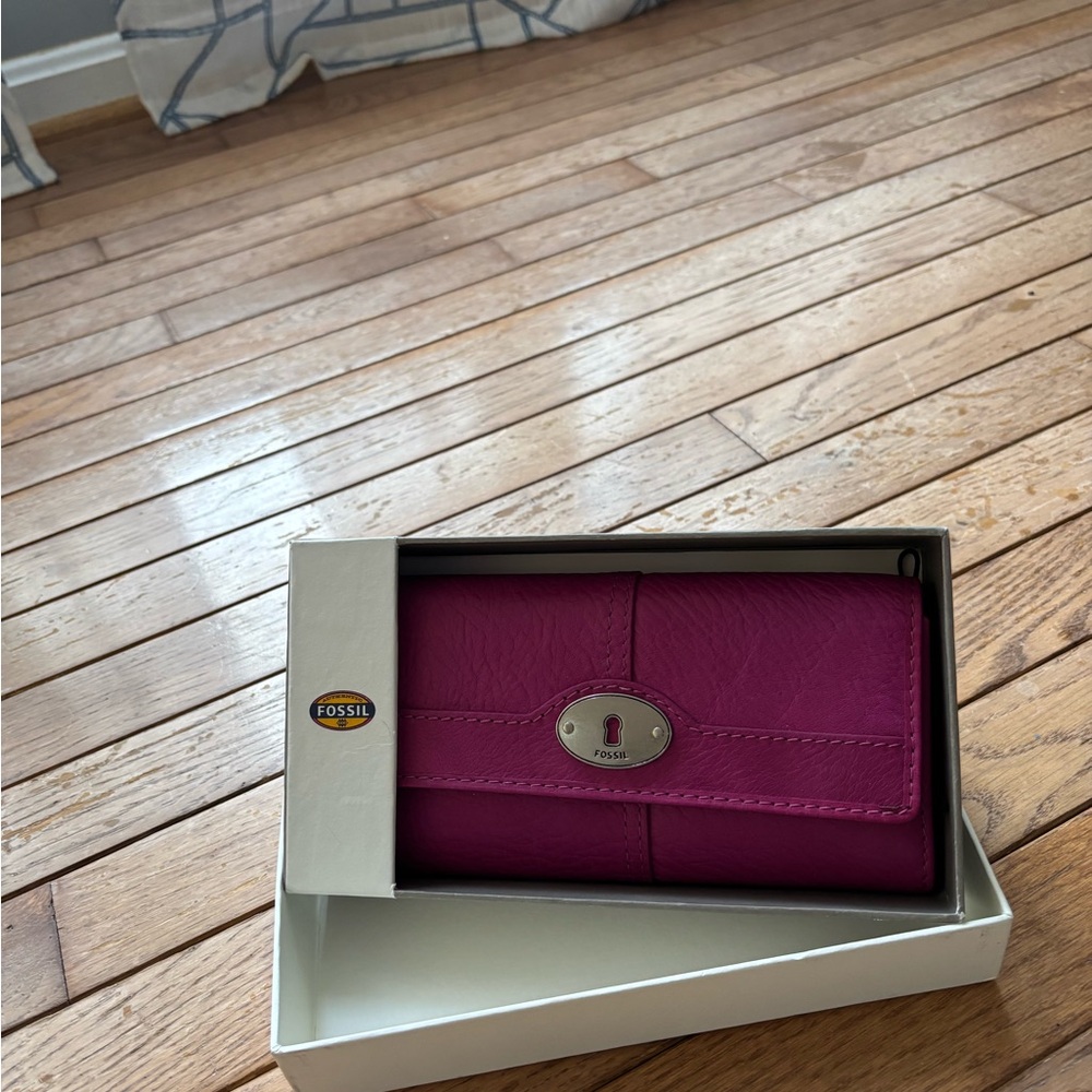 Fossil Bright Pink Leather Clutch Wallet